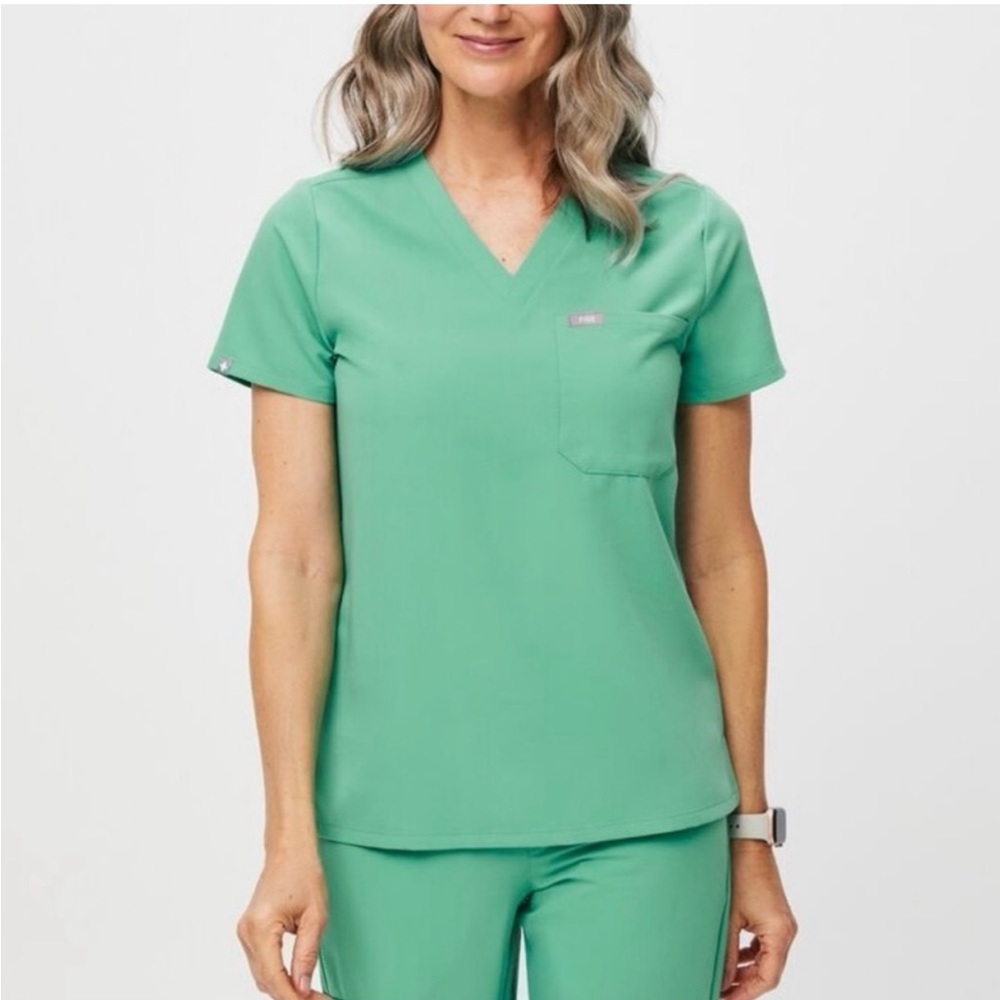 Figs scrub top